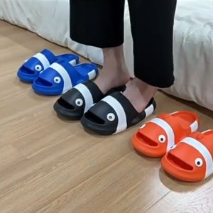 Tsion มาแล้วว 📢 รองเท้าแตะแฟชั่นลายปลาการ์ตูนสุดน่ารักรองเท้าเเฟชั่น รองเท้าสุดฮิต สีสันโดดเด่น พื้นฐาน ดูดีดูน่ารัก ราคาไม่มัก