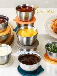 ถ้วยมีฝาเครื่องปรุงอาหารสแตนเลสทรงกลมขนาดเล็กของ Annie ชามใส่ซอสแบบพกพาสำหรับปิกนิกและสลัดกลางแจ้งดีไซน์การ์ตูนน่ารัก