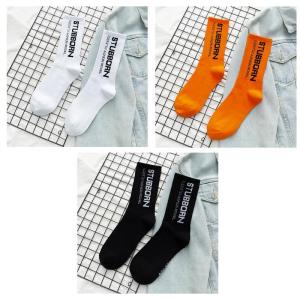 ถุงเท้าสตรีถุงเท้าข้อสูงปานกลางสำหรับผู้ชาย INS ถุงเท้าฮิปฮอปหุ้มข้อลายตัวอักษรยอดนิยมถุงเท้าหลากสีแนวเกาหลีกีฬาสีส้มเรืองแสง