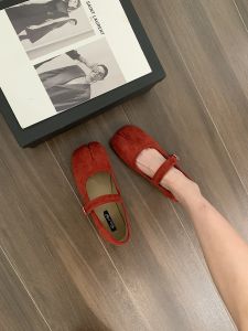 Retro Style Velvet Split Toe Pig Hoof Womens Shoes Summer Horse Hoof Shoes Spring Autumn Boat Shoes Korean Version Mary Janes