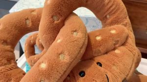 [Original with Blue Dust Bag]  Uk JELLYCAT Alkaline Bread Plush Doll Pretzel Doll Child Comfort Toy