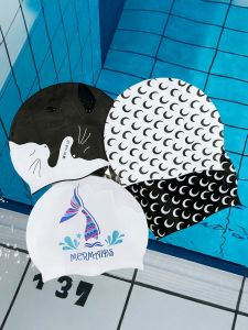 Large Silicone Swimming Cap for Women Waterproof Hair Protection Ear Protection Comfortable Fit Fashionable Print Design