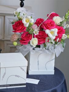 Valentines Day Square Hug Bucket Flower Box White Flowers Packaging Gift Box Empty Box Packaging Box Floral Arrangement