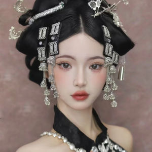 พู่ห้อยสีเงินหรูหราพร้อมกระดิ่งขนาดเล็กกิ๊ฟติดผมสไตล์ย้อนยุคเนื้ออัลลอยพู่ยาวเครื่องประดับผม