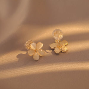 Sweet Blossom Flower Earrings Minimalist Elegant Cats Eye Stone Highlight White Ear Clip Womens Fashion Jewelry