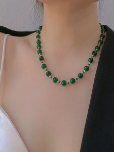 New Chinese Style Short Green Jade Bead Necklace Womens Luxury High-End Feeling Vintage Fashion Clavicle Chain Alloy Pendant