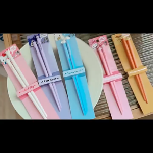 Đũa Nhựa Sanrio Dễ Thương Cho Bé và Người Lớn – Nhiều Màu Chống Trượt LILA DUAKI12