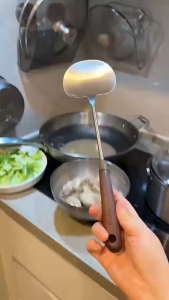 Stainless Steel Mushroom Shaped Cooking Spatula with Wood Handle 34.5x11 cm Non-Slip Grip Multi-Functional Kitchen TooL