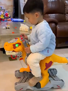 Dinosaur Spray Toy Electric Will Walk Mounted Scooter Tyrannosaurus Rex Extra large Children Boy Gift Boy