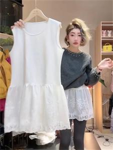 Elegant European Style Embroidered Patchwork Sleeveless Midi Base Shirt for Women Spring Autumn Fashionable Layering Top
