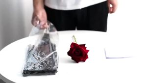 UMI 1pcs 7x40.5cm Pvc Folding Bouquet Packaging Flower Rose Gift Box Wrapping Paper Valentines Mothers Day Packing Plastic