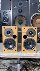 Bán Cặp Loa nghe Nhạc Booksheolf  Onkyo D- V77 ( loa ko lưới) mới keng hát cực tốt màu vàng gỗ  hàng bãi nhật về