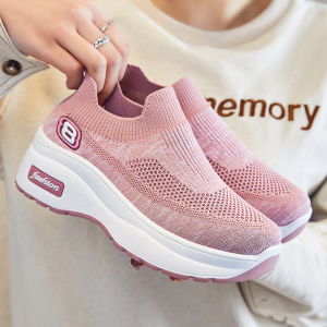 รองเท้าผู้หญิงผ้าตาข่ายสำหรับวัยกลางคนและผู้สูงอายุรองเท้ากีฬาลำลองรองเท้าตาข่ายสำหรับคุณแม่แบบสวมเท้ารองเท้าเพิ่มความสูงรองเท้าโลฟเฟอร์พื้นนิ่มสำหรับผู้หญิง