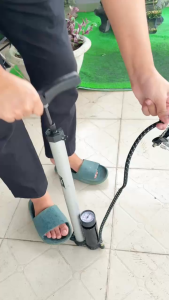 Bơm Xe Đạp Xe Máy Xe Hơi Bóng Phao Đa Năng Bơm Tay Cao Cấp KB 20D Có Đồng Hồ Đo Áp Suất