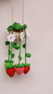 CHẬU HOA DÂU TÂY BẰNG LEN TREO - DECOL- TRANG TRÍ