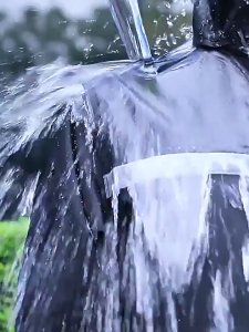 ปุ่มด้านหน้าแยกเสื้อกันฝน แจ็คเก็ตและกางเกง เสื้อกันฝนรถจักรยานยนต์หนาป้องกันฝนตกหนักร่างกายเต็มรูปแบบแยกเสื้อและกางเกง