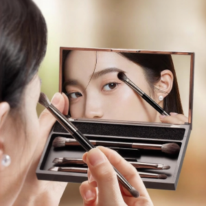 Travel-friendly Mirror-attached Makeup Brush Set