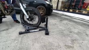 [LIULIU MEI](ขายดี) สะพานสแตน ล็อคล้อหน้า สแตนยกรถมอไซค์ รถมอไซค์ BIGBIKE แข็งแรง มีกันลื่น