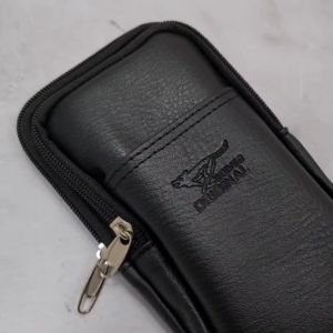 จัดส่ง1-2วัน V50 กระเป๋าหนังคาดเอวใส่มือถือ สอดเข็มขัดได้ 3 ช่อง ช่องหน้าหยิบง่าย 1 แบบซิบ 2 ช่อง กันรอยหน้าจอและกันกระแทกได้อย่างดี แนวตั้ง ใส่มือถือได้ 7 นิ้ว