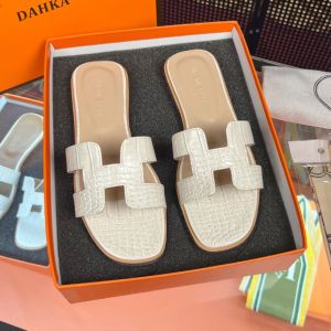 Full Cowhide Summer Sandals Womens Fashionable Outdoor Wear Ins Trendy Beach Slippers Sheepskin Slippers Comfortable Flats