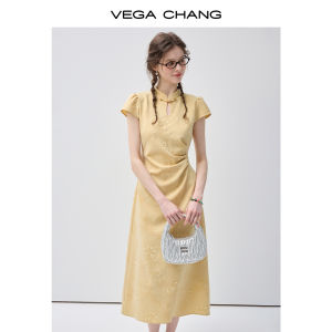 VEGA CHANG | Đầm Dài Thanh Nhã Màu Vàng Nhạt Yếu Tố Qipao Yêu Thích Của Người Nổi Tiếng