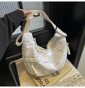 Anti-Wrinkle Dumpling Shaped Crossbody Bag Womens Large Capacity Single Shoulder Fashion Bag for Class And Commuting