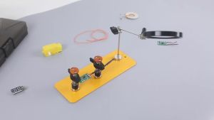 Kính Lúp Toolour 7X Với Tay Cầm Kim Loại Linh Hoạt Đế Nam Châm Chắc Chắn Thấu Kính Thủy Tinh 65mm Dùng Cho Sửa Chữa Làm Việc Trên Giường Thủ Công DIY