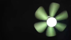 พัดลมเพดานขนาด 52 ซม. พัดลม DC มอเตอร์เงียบขนาดเล็ก พัดลมแบบสกรูไฟห้องนอน พัดลมเพดานไฟฟ้าขนาดเล็กพร้อมรีโมทควบคุมเพดาน LED พัดลมเพดานไฟฟ้าขนาดเล็กเปลี่ยนไฟได้สามสี พัดลม ABS พัดลมและไฟเพดานทั้งหมดในหนึ่งเดียว