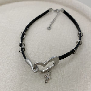 Y2K Millennium Spicy Girl Style Heart Cross Leather Choker Sweet Cool Niche Personality Womens Necklace Lockbone Chain Alloy Pendant