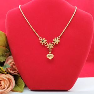 สร้อยคอทองลายกระดูกงูห้อยจี้หัวใจระย้า ความยาว 16 นิ้ว ทำจากทองเหลือง ใส่ได้ทุกโอกาส ไม่ลอกไม่ดำใส่อาบน้ำได้ รูปถ่ายจากสินค้าจริง