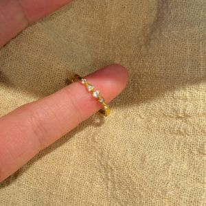 แหวนเปล่าเงินเหลืองเรียบง่าย ประดับเพชรเล็กๆ แหวนผู้หญิงดีไซน์ไฮเอนด์แบบเรียบง่าย แหวนสวมหลายชั้นใหม่ แหวนแฟชั่น แหวนเงิน