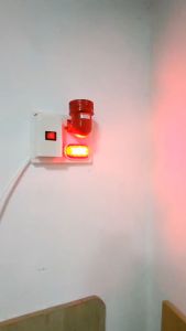 Bộ báo cháy báo động khẩn cấp còi hú đèn chớp lắp đặt sẵn cắm 220V