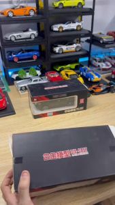 Mô Hình Xe Ôtô Kim Loại 1/24 Siêu Xe TOYOTA LAND CRUISER LC300 Có REMOTE Dùng Để Trưng Bày Bàn Làm Việc