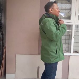 Jaket Gunung Pria Waterproof Outdoor Taslan gidani Jaket windproof n Waterproof Pria