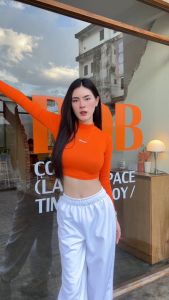 SpinnyHouse เสื้อครอปแขนยาว ทรงคอเต่า ผ้าเรย่อน ยืดเยอะม้าก สาวอวบก็ใส่ได้น้า คลิกที่นี้เพื่อโหลดและชมราคา ครบครัน!