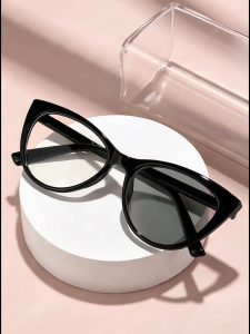 Cermin Mata Photochromic Kualiti HD Kanta Berubah Warna Anti-UV Cat-eye Sunglasses Ringan Cermin Mata Hitam Versatile Untuk Lelaki dan Wanita