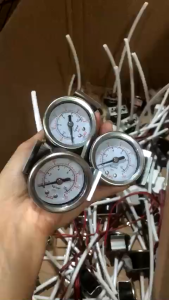 Đồng hồ đo áp suất nước theo dõi áp lực nước chính xác dễ lắp đặt