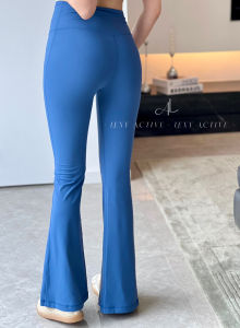 ชุดโยคะ Lexy Active Blue Island ชุดออกกำลังกายแบบเกาะพร้อมเสื้อชั้นในเกาะอกสายเดี่ยวและกางเกงขาสั้นทรงหลวม