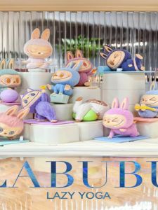 AMU·PIGGY | Labubu Yoga Style Dustproof Display Case