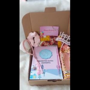 Hampers Al Quran Custom plus Sajadah Tasbih ( FREE Tulis Nama Di Cover ) Gift Box Set Muslim Ukuran A5