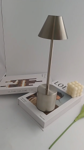 Newyorkbigsale โคมไฟตั้งโต๊ะ ใช้งานแบบไร้สาย ไฟ LED 3 สี No.Y2348