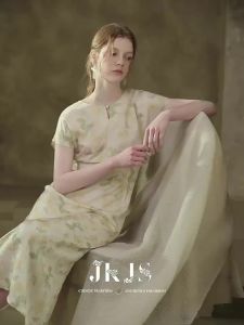JK&JS | Đầm kiểu Qipao in họa tiết giống lụa