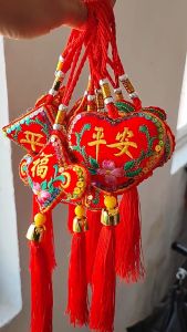 刺绣香包 祝福袋 平安袋 祈福袋 中国风随身香囊 家居装饰 招财吊坠 旺风水 聚宝盆 出入平安 汽车挂件 礼品挂饰 Feng Shui Lucky Pendant Blessing Bag Home Decoration