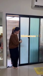 ฟิล์มฝ้าติดกระจกสำนักงาน ลายเส้น ขนาด90x200CM. ฟิล์มแบบสุญญากาศ เพื่อเพิ่มความเป็นส่วนตัวกันมอง ฟิล์มตกแต่งบ้านส่งจากไทย