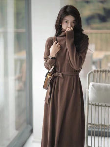 ชุดเดรสยาวถักเข้ารูปสไตล์ฝรั่งเศสฤดูใบไม้ร่วง เสื้อชั้นในแฟชั่นผู้หญิง กระโปรงทรงเอเข้ารูป เสื้อสเวตเตอร์คอตั้งแขนยาว