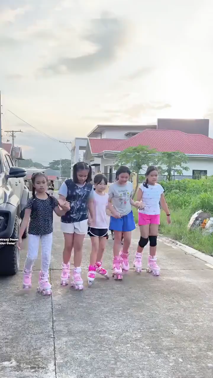 Black Roller Skate Shoes for Kids Double Row 4 Wheels Quad Skates for Girls Boys Beginners