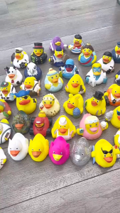 Đồ chơi vịt hoạt hình nhiều màu sắc có kèn kêu cho trẻ em và Chó Mèo (mẫu mới) - Love Pets Shop