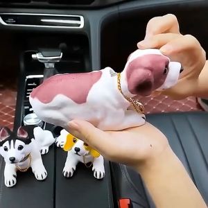 (1 ชิ้น) เครื่องประดับสุนัขหัวสั่น เครื่องประดับรถสร้างสรรค์ อุปกรณ์ตกแต่งรถยนต์ในรถ