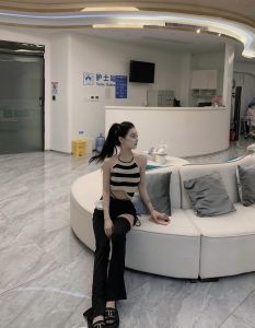 Handmade Knitted Stripe Vest Neck Hanging Backless Top Early Autumn Sleeveless Womens Fashion Small Strap Neck Hanging Design