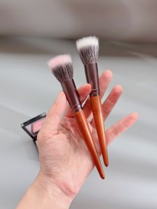 Miss Qians Animal Fur Makeup Brush Real Hair Flat Head Deep Color Cheek Highlighter Brush Long Handle Wooden Handle Cosmetic Brush